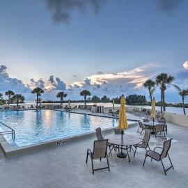 Gulf-View Hudson Condo in Waterfront Resort!, hotel u gradu Hadson
