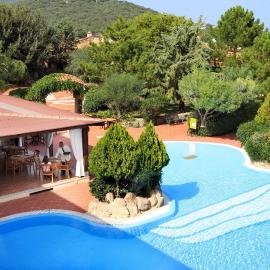 Colonna Hotel Du Golf، فندق في مارينا دي بورتيسكو