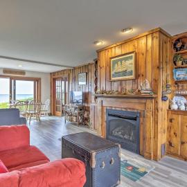 Oceanfront Gem w/ Sunroom & Fireplace in Cape Cod, hotel in Dennis Port