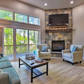 Covered Deck, Grill & Game Room: Gilford House!, hotel u gradu Gilford