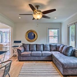 Hamptons Bay Home on Shinnecock Bay w/ Yard!, hotel sa Hampton Bays