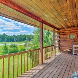 Jacksonville Cabin w/ Wraparound Deck & Views, hotel in Jacksonville