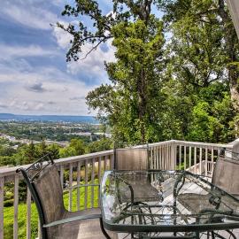 Viesnīca Stay Above it All! Modern Home on Missionary Ridge pilsētā Čatanuga