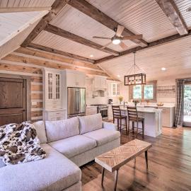Bloomington Cabin, Mins to Campus/Lake Monroe, hotel in Bloomington