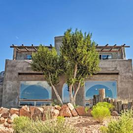 Secluded San Ysidro House w/ Desert Views!, hotel a San Ysidro