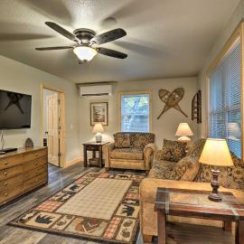 Alanson में, होटल Pet-Friendly Petoskey Area Cabin, Walk to River!