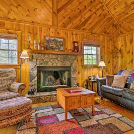 11 Mi to Boone: Secluded Pet-Friendly Cabin!