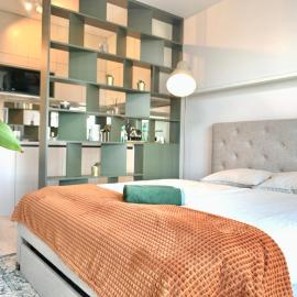 Luxury, bright Studio with parking and balcony in Bratislava center – hotel w Bratysławie