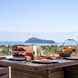 Liberty & Freedom Luxury Villa-heated pool
