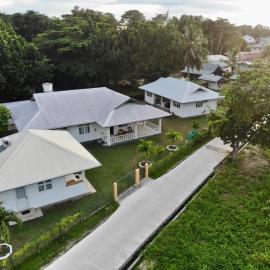Fadine Self Catering, hotell i La Digue