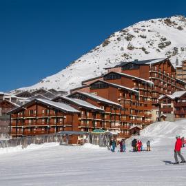 Le Cheval Blanc - Village Montana, hotelli kohteessa Val Thorens