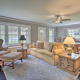 Beautiful Lenox Home, 3 Mi to Shakespeare & Co!, hotel en Lenox