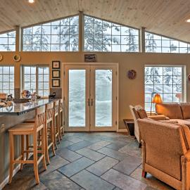 1 Mi to Lift! Olympic Valley Chalet w/ Hot Tub