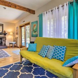 Great for Couples! Cape Cod Cottage 2 Mi to Beach, hotel en Wellfleet