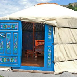 "Verdon Yourtes" Camping à la ferme，Angles的飯店