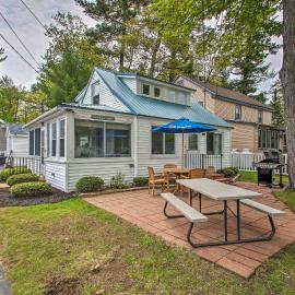 Sebago Lake Cottage w/ Patio + Beach Access!, Hotel in North Sebago