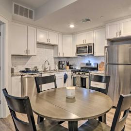 Centrally Located Traverse City Condo 1 Mi to Bay, hotel i Traverse City