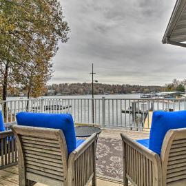 ‘Lily Pad’ Oasis w/ Dock on Lake of the Ozarks!, hotel in Gravois Mills