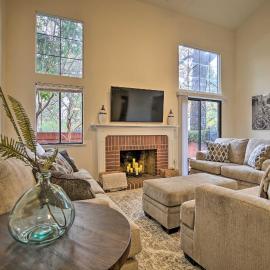Well-Appointed Condo Across Street from UC Davis!, hotel en Davis