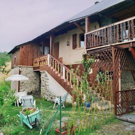 Les Tinons, hotel a Prunières
