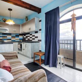 119/4 - Sea View Apartment - 3 bedrooms, hotell i Xgħajra