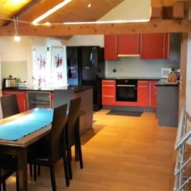 Whole large 3 levels apartment, hotel em Port-Valais