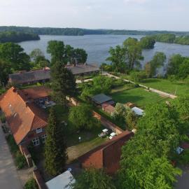 4 Sterne Wohnen "Zum alten Forsthof" am Schlosspark, App 3 "wunnerbor", hotel en Eutin