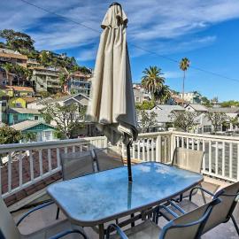 Tropical Island Escape w/ Deck, Walk to Avalon Bay, hotel en Avalon