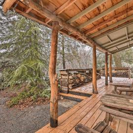Creekside Cabin 8 Mi to Kings Canyon National Park, hotel v destinácii Miramonte