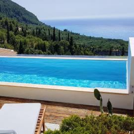 White Villas Lefkada، فندق في كالاميتسي