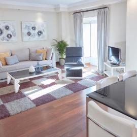 Apartamentos La Bola Suite، فندق في روندا