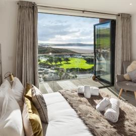 2 Woolacombe West - Luxury Apartment at Byron Woolacombe, only 4 minute walk to Woolacombe Beach!, Hotel in Woolacombe