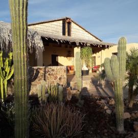 Rancho Espinoza, hotel u gradu 'Paredones'