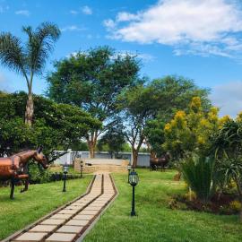 La Fiato Luxury Lodge، فندق في Dalmada AH