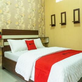 RedDoorz near Benteng Van Den Bosch, hotelli kohteessa Ngawi