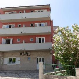 Apartments Elena, hotel en Tučepi