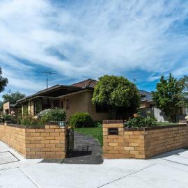 Fantastic Three Bedroom Home Close to City and Airport