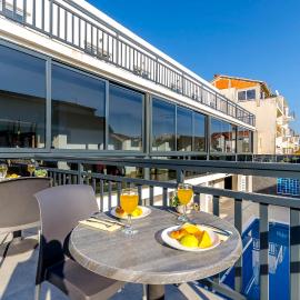 All Saints Suites B&B Kastela, готель у місті Каштела
