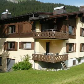 Appartement in Hus Signal met prachtig uitzicht op de bergen, hotel a Klosters Serneus