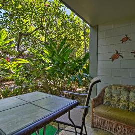 Kailua Studio w/ Pool Access & Garden Views!, hotel di Kailua-Kona