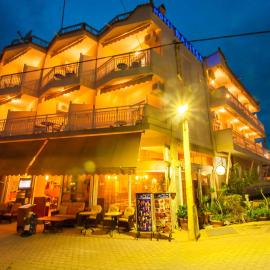 Hotel Ralitsa، فندق في يميناريا