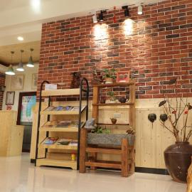 Le Ye B&B, hotel din Jinning