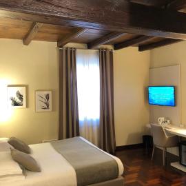 Hotel Boutique Antiche Mura, hotel Saluzzóban