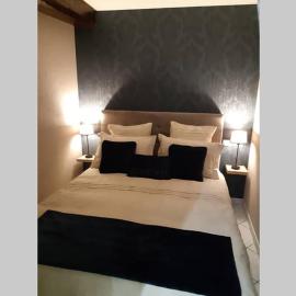 LE PETIT SAINT NICOLAS, EN PLEIN CENTRE VILLE, hotel en Beaune
