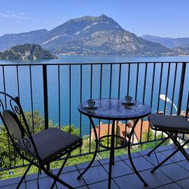 Near Villa Monastero and Castello di Vezio, hotel u gradu Varena