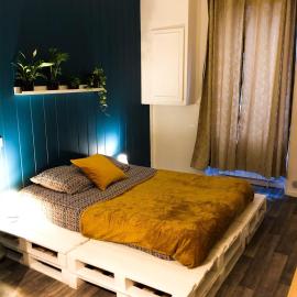 chambre double avec salle de bain privative, hotel in Cognac