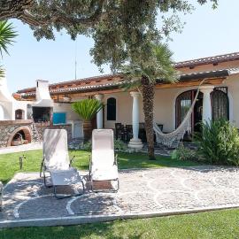 Villa LA CESA & Villino LA CASETTA Holiday Houses CON JACUZZI, hotell i San Felice Circeo