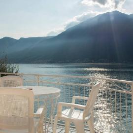 Wonderful apartment on lakeside, hotelli kohteessa Colonno