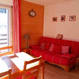 Romantic Chalet-Style Flat with Mountain View, hotel em Torgon