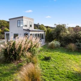 Surfinn Eco Cottage - Papatowai Cottage, hotel a Papatowai